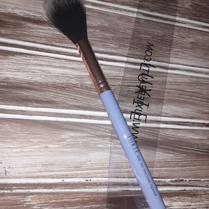 EVERYTHING $5 OR 5/$10 Tapered makeup brush
